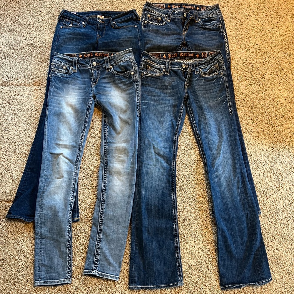 bundle 4 pairs of designs size 28 rock revival/ true religion